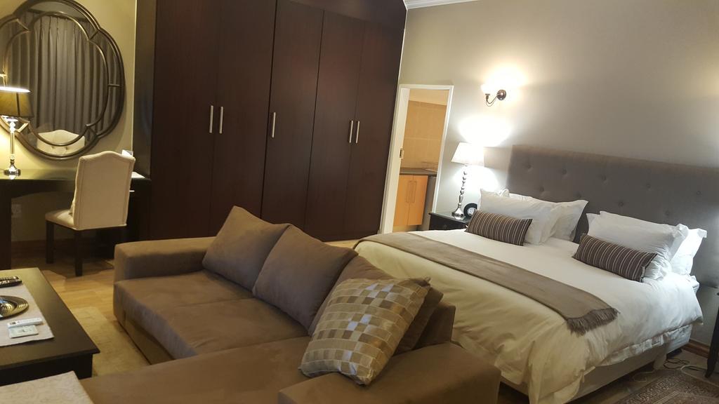 Executive Suites, Woodmead East (Adults Only) Сэндтон Экстерьер фото