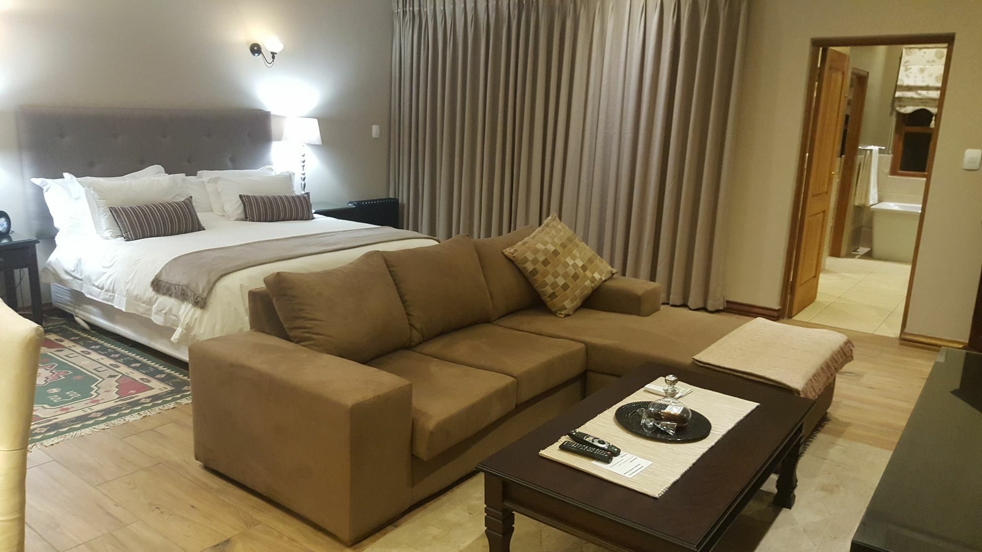 Executive Suites, Woodmead East (Adults Only) Сэндтон Экстерьер фото